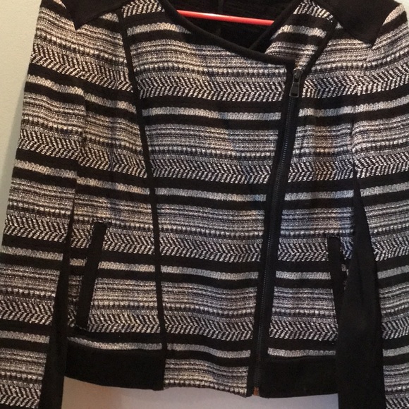Lou & Grey short waist striped jacket front; black back Asymmetrical zipper - Picture 2 of 12